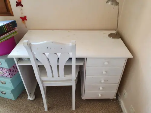 Bureau blanc avec tiroirs et 1 chaise à Argonay 74370