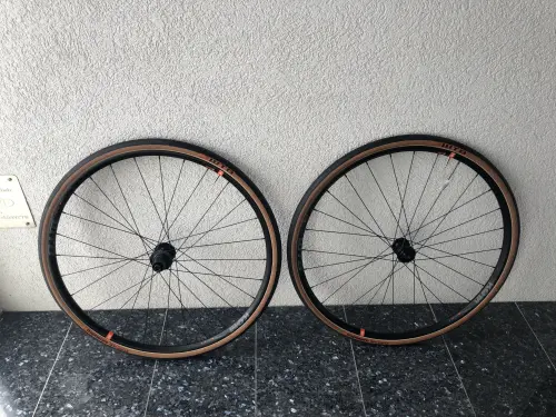 À vendre:Roues pour vélo de course ou gravel à Sugiez
