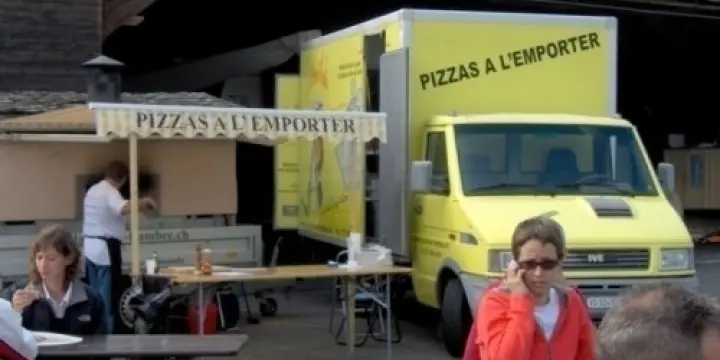 Votre pizzeria mobile au feu de bois