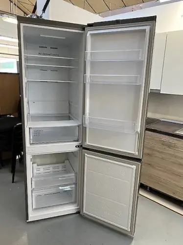 Réfrigérateur et congélateur Samsung à Yverdon