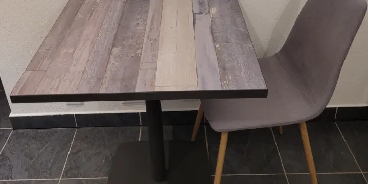 table carrée 70Lx70lx76ht