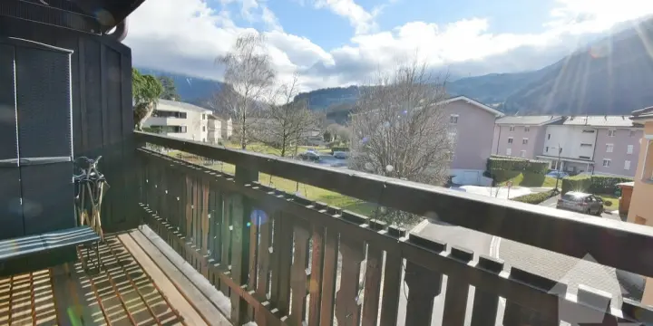 Joli 5.5 pièces, spacieux, rénové et incluant 2 places de parc