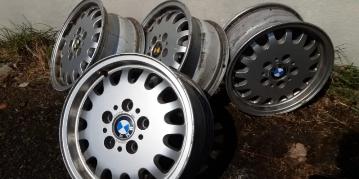 4 jantes alu 15'' BMW E36 d'origine