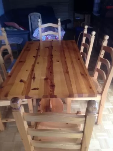 Table rustique avec 6 chaises