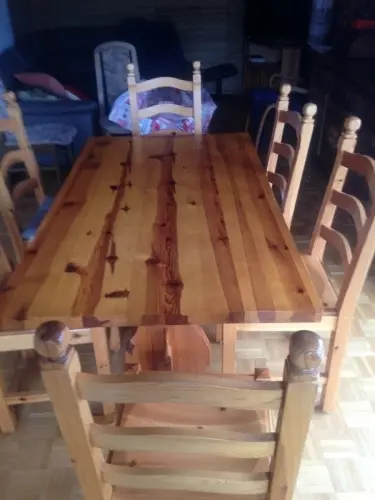Table rustique avec 6 chaises à Sion