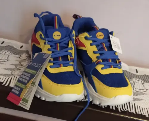 Paire de tennis LIDL à Saint Amé