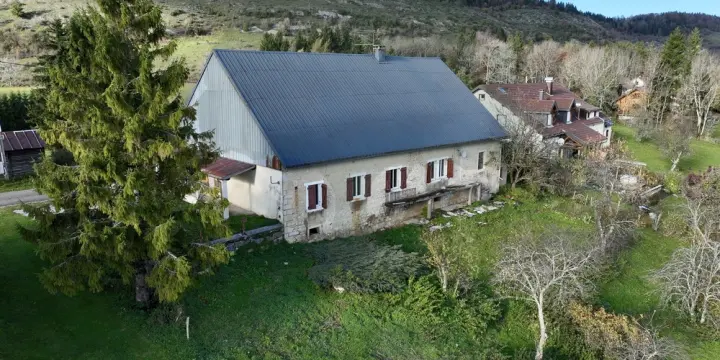 Maison avec vue imprenable proche de la frontière