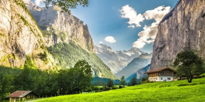 Sublime penthouse de luxe et panoramique à quelques minutes de Gstaad