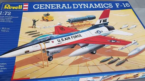 A vendre : Très belle maquette d'avion F16 General Dynamics à Vuisternens-en-Ogoz