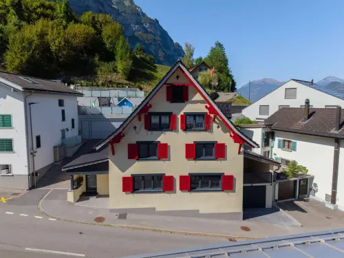 Generation für 2 Neubau-Familien à Glarus