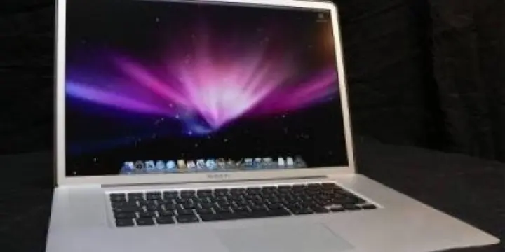 /// Apple Power Book Pro 17''/// 