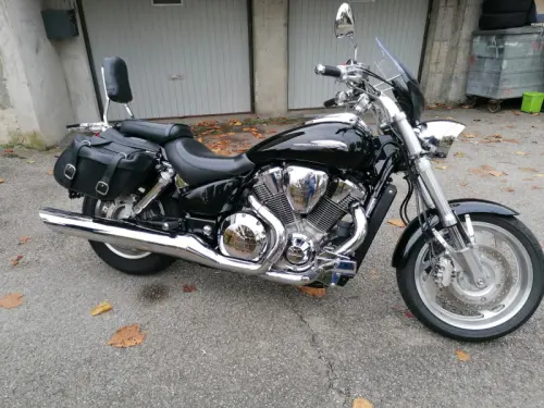 Honda VTX 1800c à fribourg