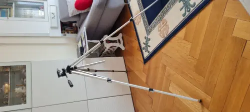 A vendre pieds réglables pour appareils photos à Montreux
