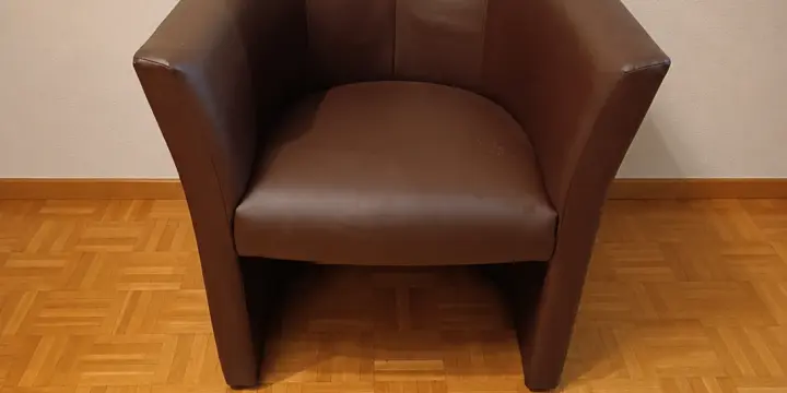 Fauteuil marron en parfait