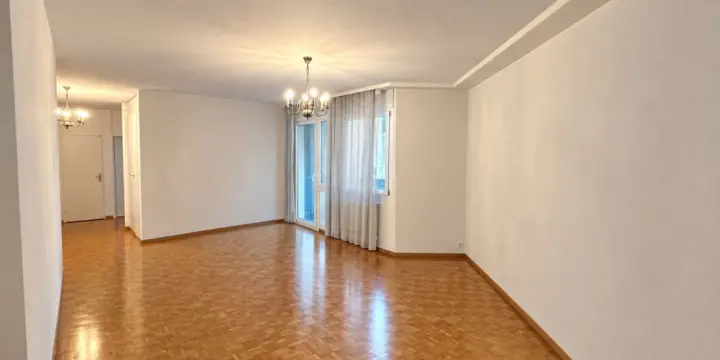 SPACIEUX APPARTEMENT DE 4,5 PIÈCES AVEC GRAND BALCON À CAROUGE