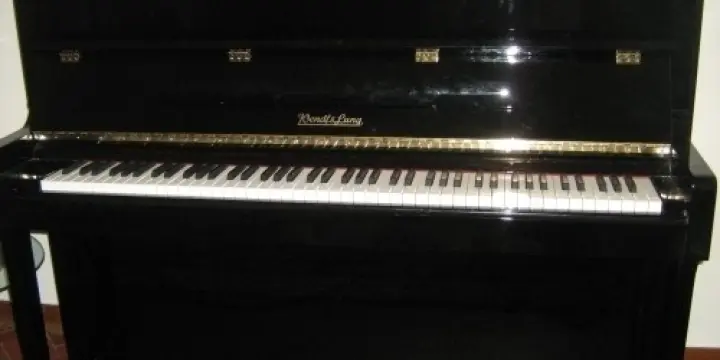 joli piano neuf à vendre
