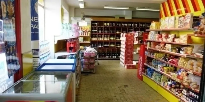 Magasin d'alimentation quartier populair
