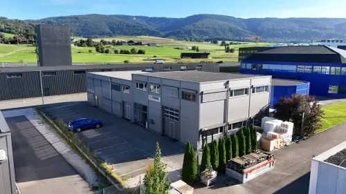 À vendre immeuble avec ateliers et bureaux à Delémont à Delémont