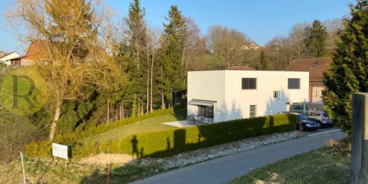 Grande villa familiale de 7,5 pièces avec studio indépendant