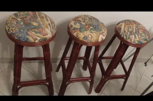 Lot de 3 tabourets de bar en rotin à Moutier