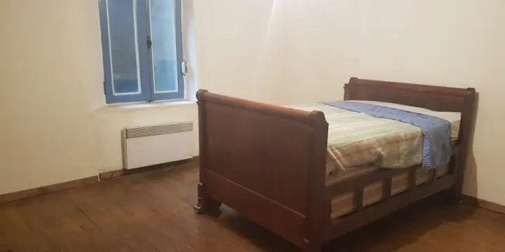 Immeuble pour créer 3 studios ville thermale française