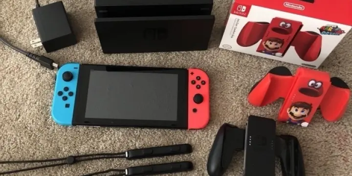 Nintendo Switch 32 Go néon système de jeu avec 2 jeux