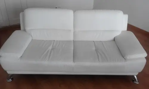 Beau et Moderne canapé CUIR Blanc à Prilly