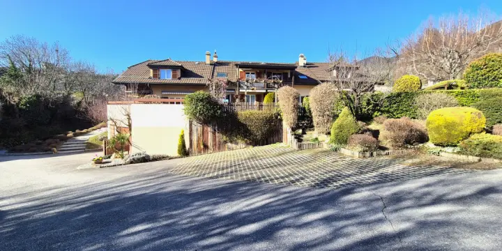 Maison mitoyenne de 4,5 pièces, panneaux solaire, avec terrasse garage