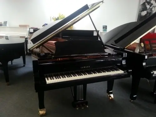 Piano à queue Yamaha cfIIIs à Nancy