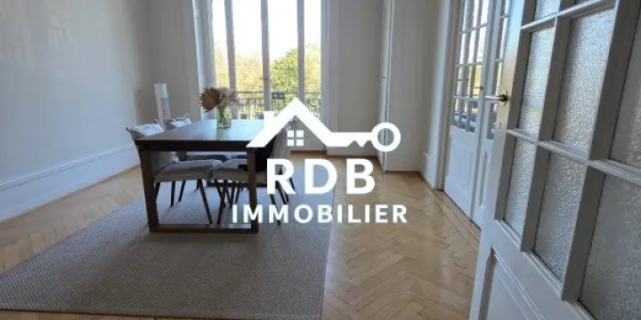 Magnifique appartement de 5,5 pièces au 1er étage situé à Genève 1202