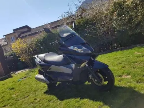 Scooter 250cc pratiquement neuf à VETROZ