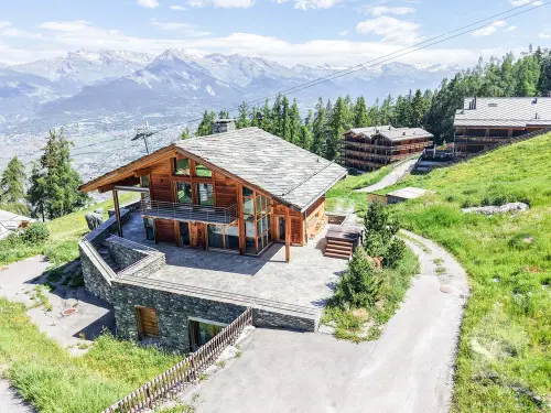 Magnifique chalet de grand standing directement sur les pistes de ski