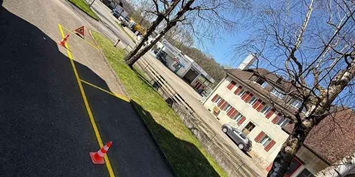 Une place de parc extérieure disponible à Courtételle