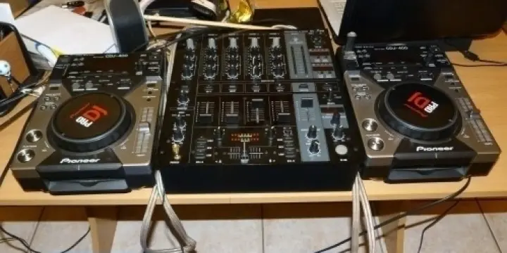Pioneer 2xCDJ 400 & Behringer DJX750