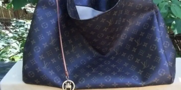 Authentic Louis Vuitton Artsy GM