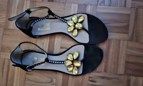 Sandales Moschino à Moutier
