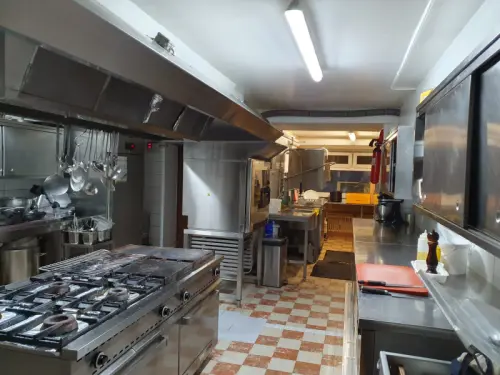 Restaurant à remettre entièrement équipé à louer