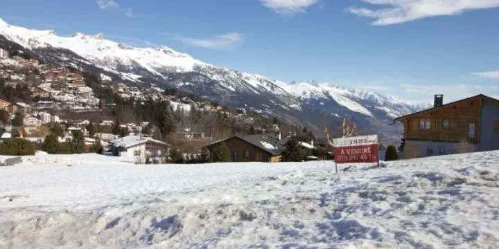 Magnifique parcelle à bâtir de 1482m2 à Blûche vue à 360°