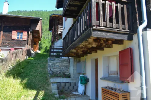 Appartement de 3,5 pièces de 80 m2 sur 2 étages, vue sur les alpes à Guttet-Feschel