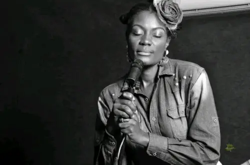 CHANTEUSE ET CHORISTE DE STUDIO à Lengnau