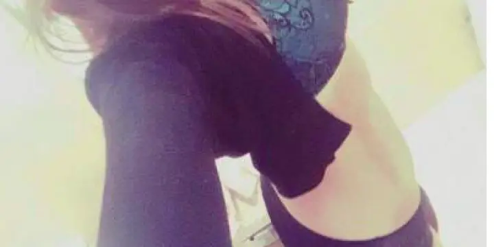 Jenny 27 ans, aime la sodomie et fellation royale