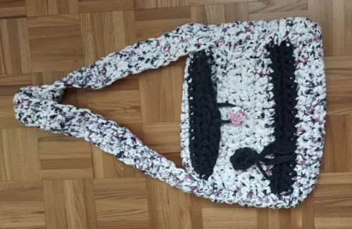 Sac bandoulière au crochet, artisanal Comme neuf à Moutier
