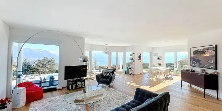 EN EXCLUSIVITÉ I Magnifique villa avec vue imprenable sur le lac