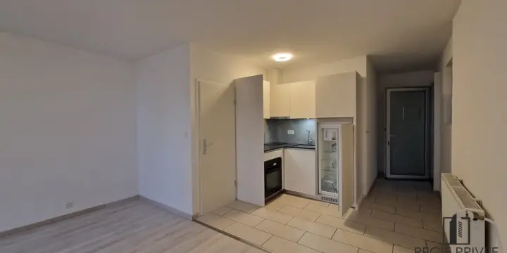 Studio au rez-de-chaussée avec entrée indépendante