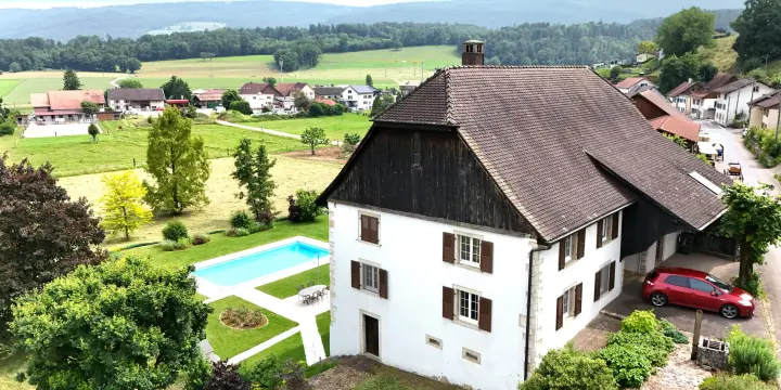 Superbe ferme rénovée de 7 pièces à Courtedoux