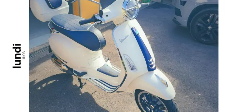 Vespaprimavera 125 yacht club