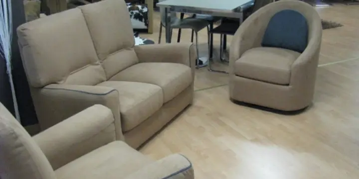 Elégant et confortable petit salon neuf en microfibre