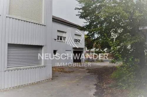 À vendre à Porrentruy grands locaux de 4'211 m2 à Porrentruy