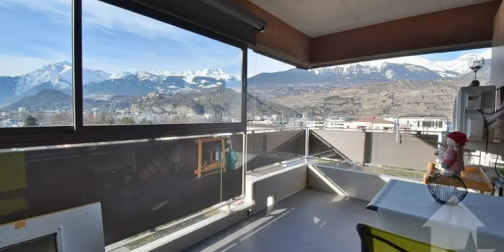 Appartement de 5.5 pièces en attique complètement rénové