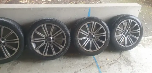 4 Jantes alu + Pneus à Thielle